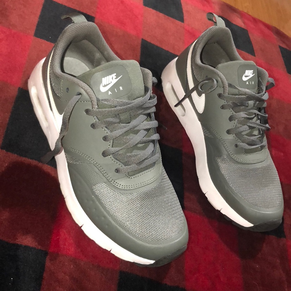 7y Nike air olive green